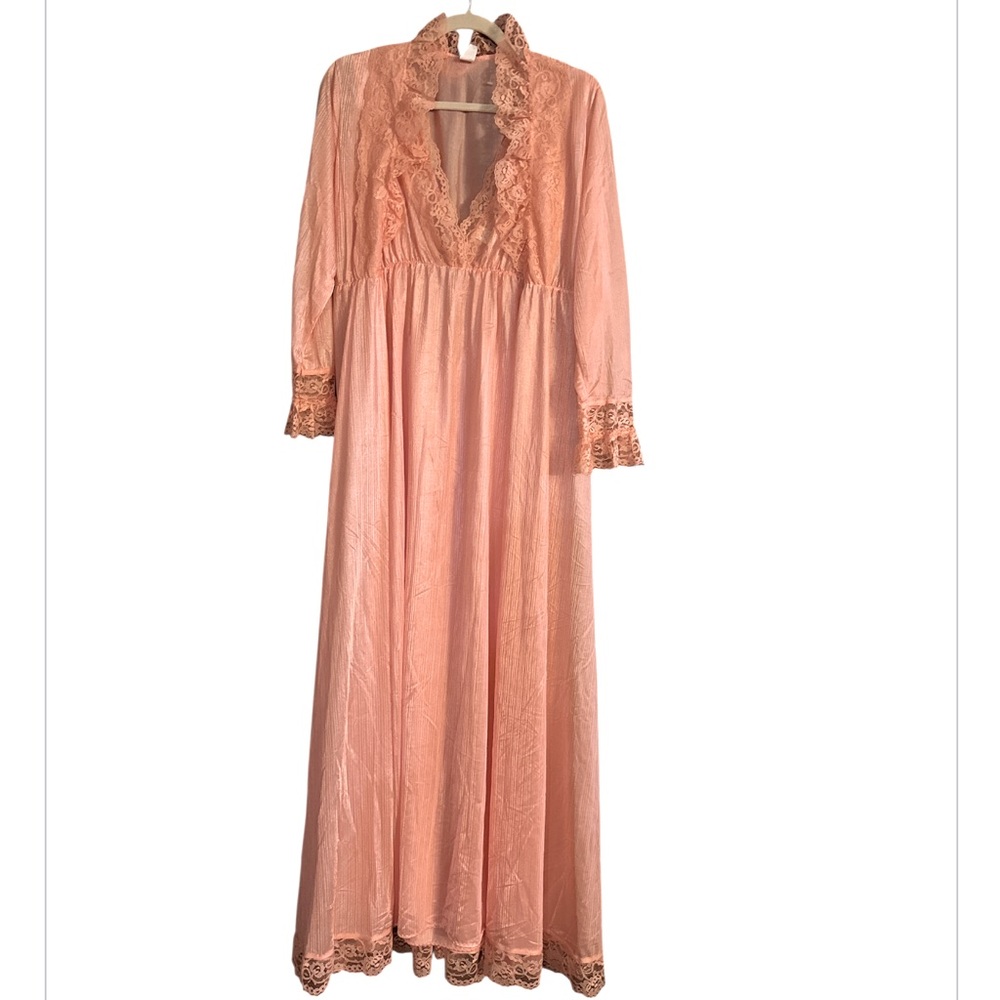 VINTAGE  100% nylon, made in USA sleepwear